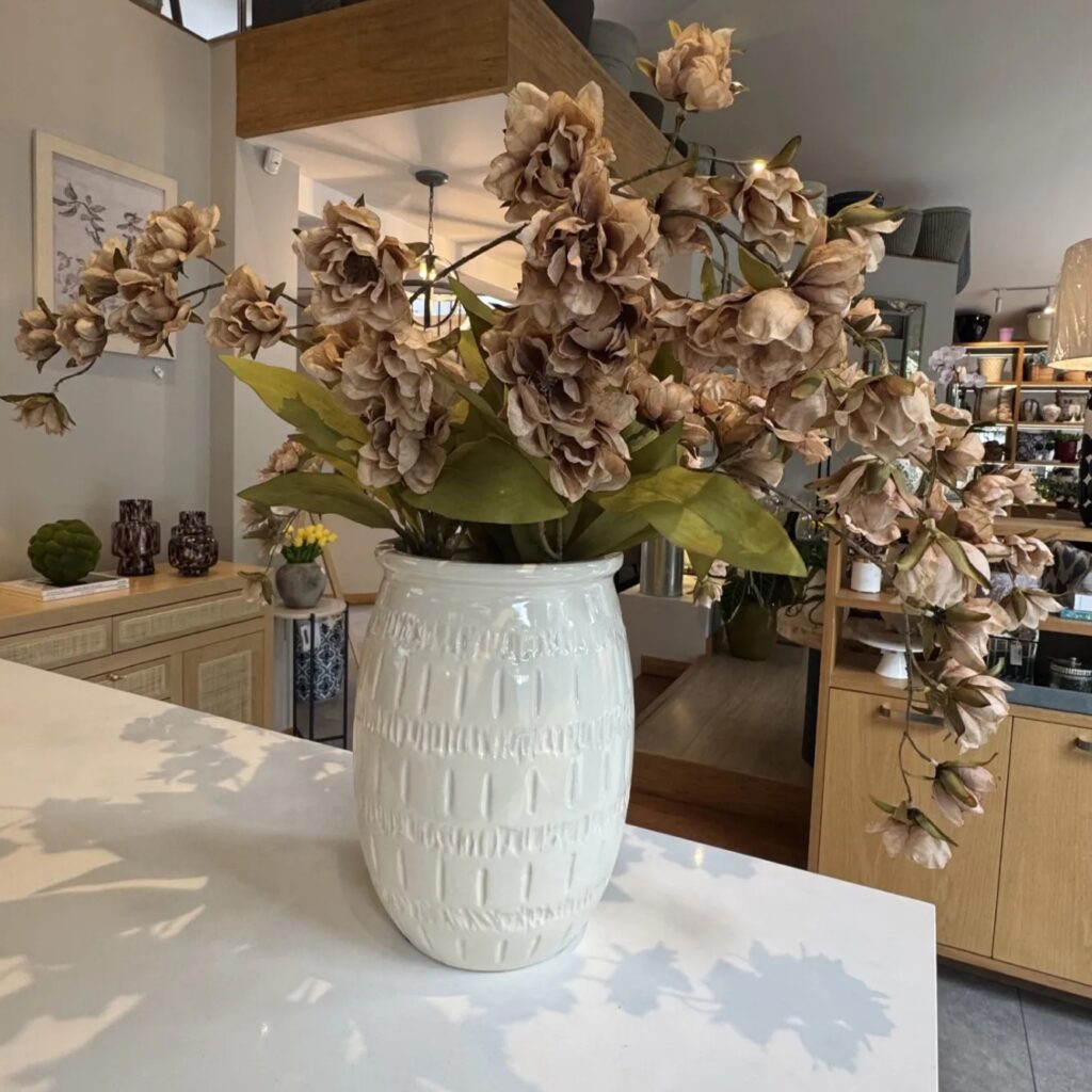 FLOR DELFINO DE SEDA MOKA